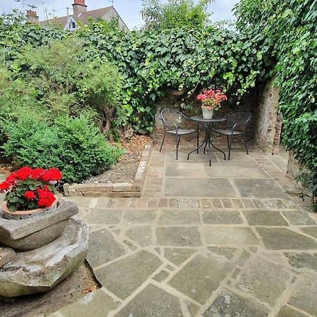 Beautiful 1 Bedroom Cottage With Courtyard. Deal Exteriér fotografie