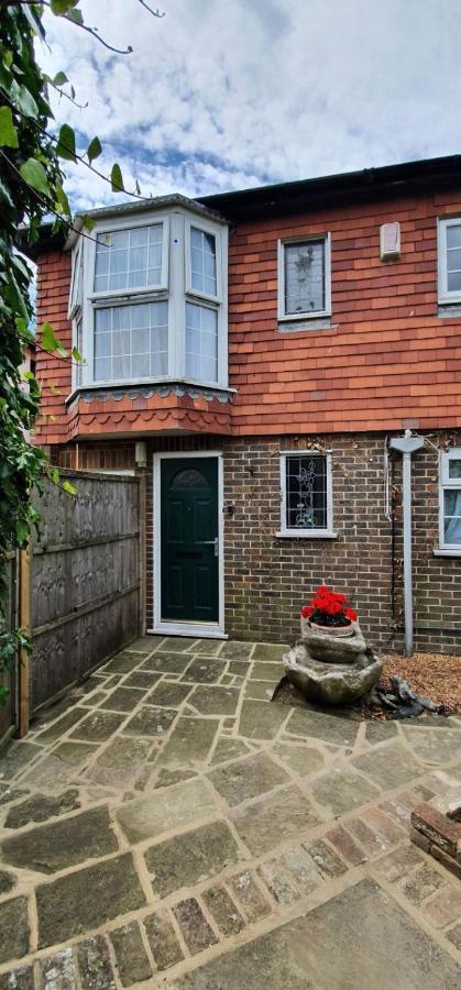 Beautiful 1 Bedroom Cottage With Courtyard. Deal Exteriér fotografie