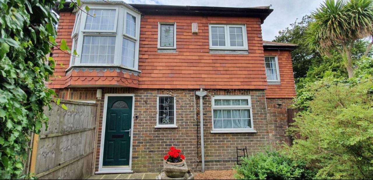 Beautiful 1 Bedroom Cottage With Courtyard. Deal Exteriér fotografie